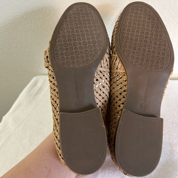 New FINITE FLAT
CHARLES DAVID Size 8 1/2 - Picture 8 of 10